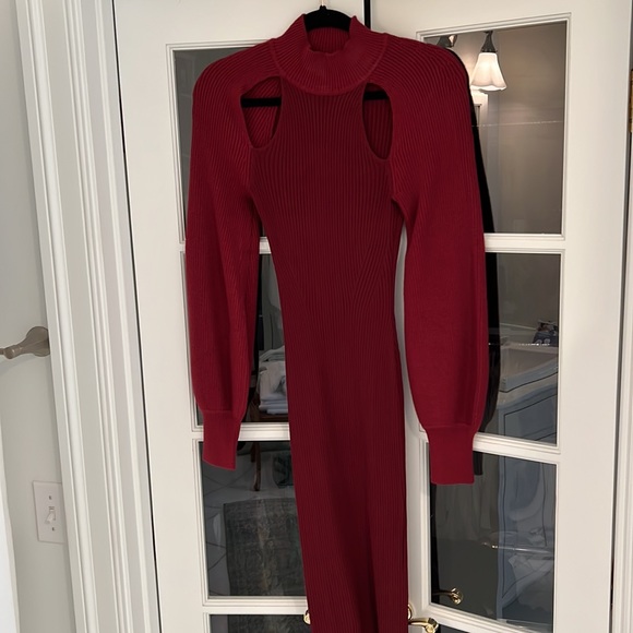x REVOLVE Sadah Midi Dress in Ruby Red
Michael Costello - Picture 5 of 5